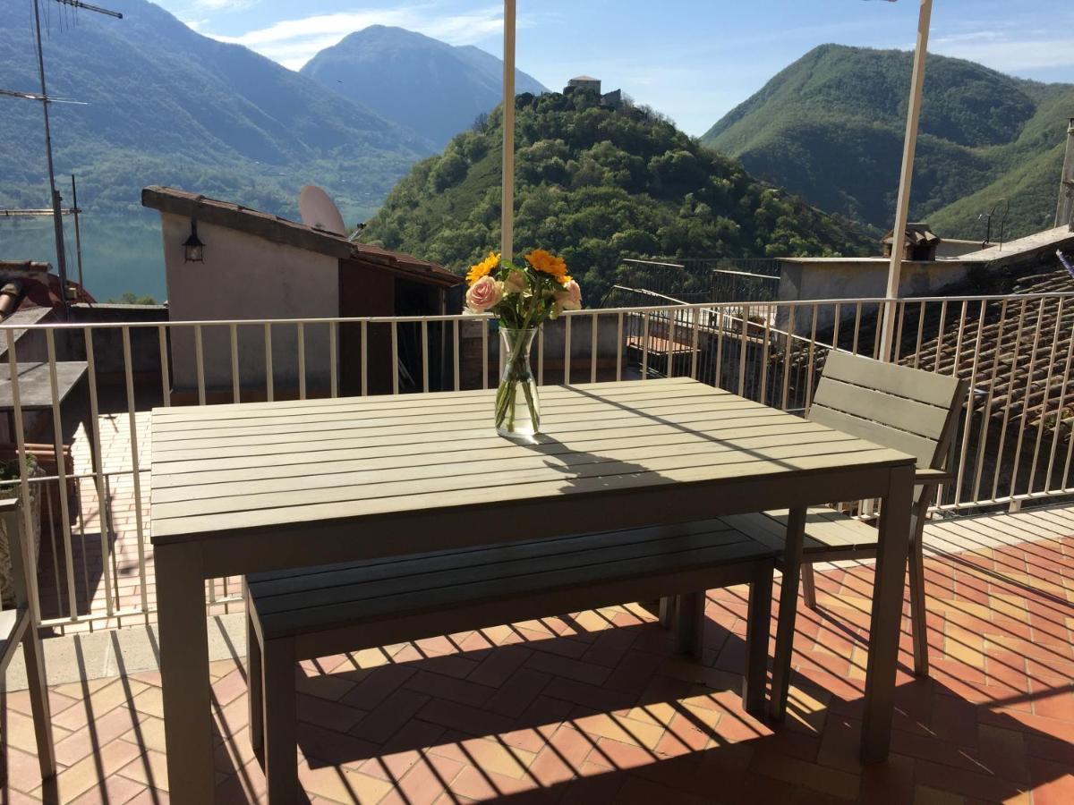 كاستل دي تورا Stanza Privata In Attico Con Terrazza - Lakeholiday It المظهر الخارجي الصورة